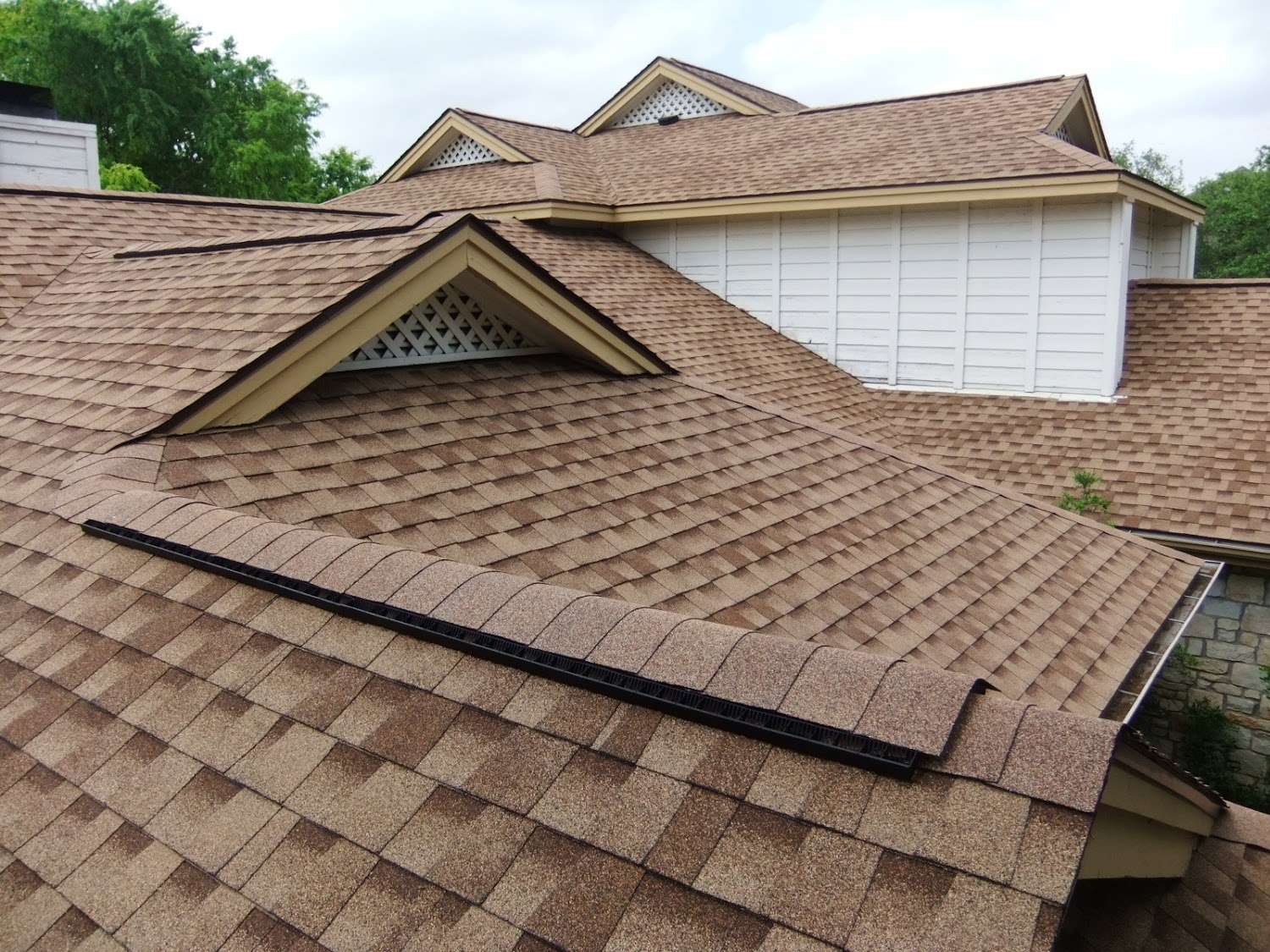 shingle roof replacement services by Roof Lux.