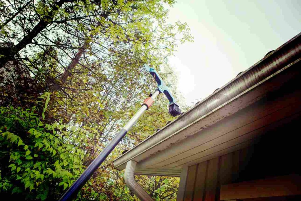 residential rain gutter cleaning